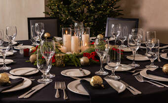 Holiday table setting at Palomar Phoenix